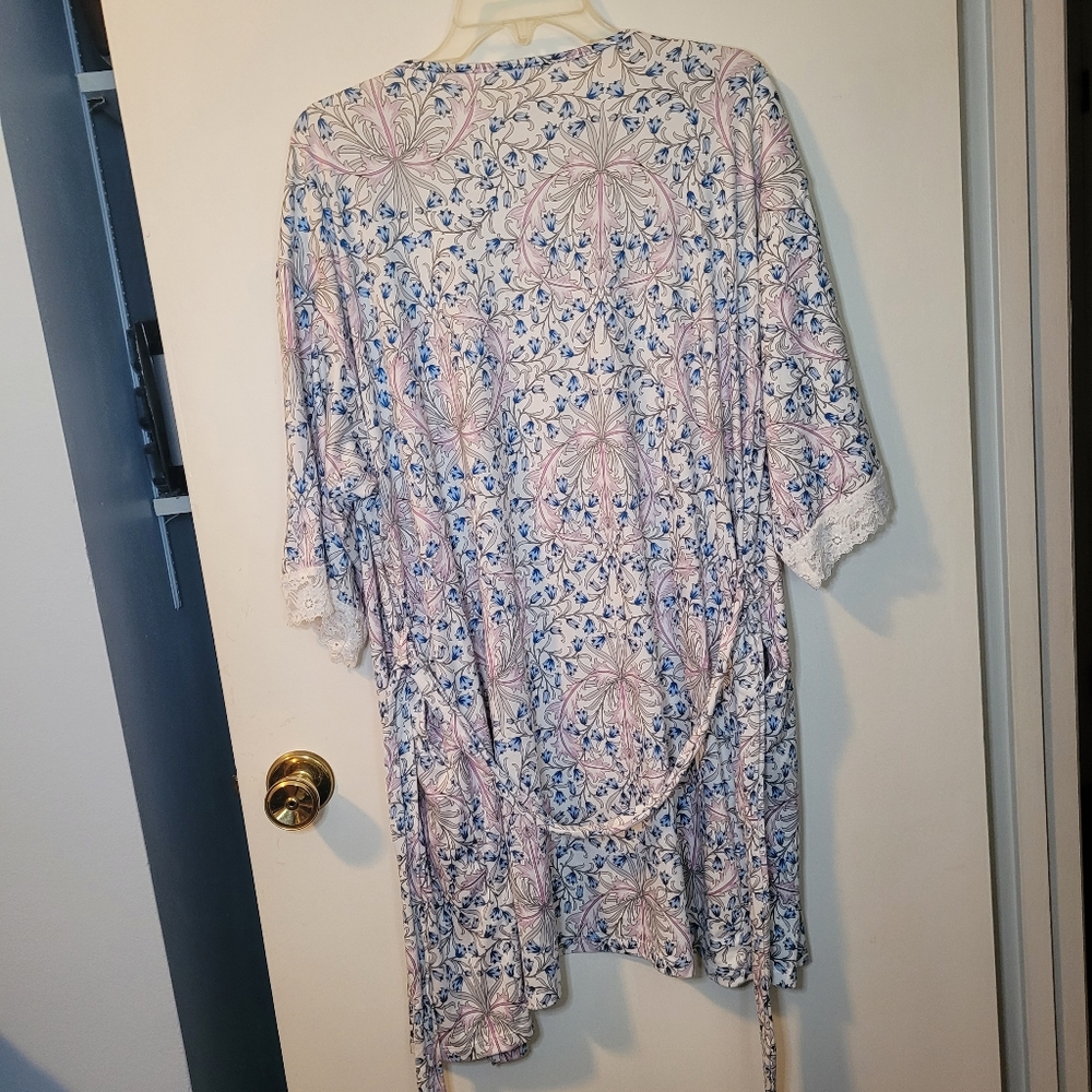 Floral Garden Robe - Picture 3 of 6